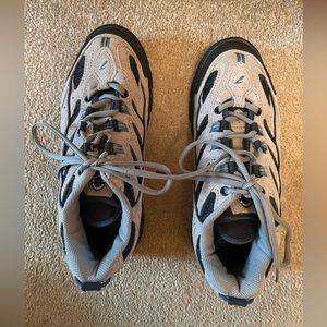 Brooks women shoes
